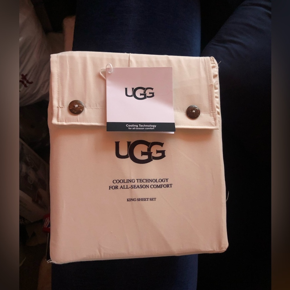 NWT UGG $130 King Sheet Set plus 2 pillow cases Cooling Tehnologie all seasons!